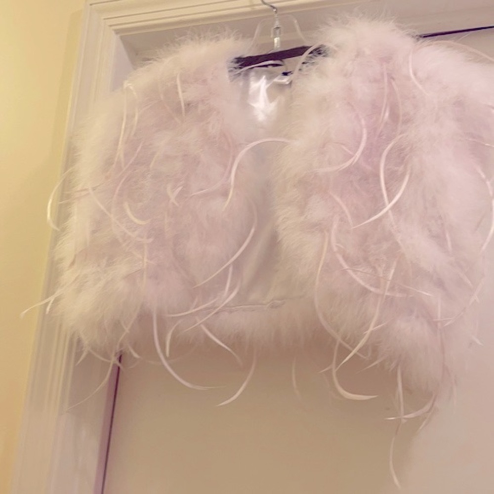 Short fur with feathers strips jacket